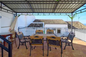 Ferienhaus mit Terrasse, Grill und privatem Pool | Stadtblick - Image 3
