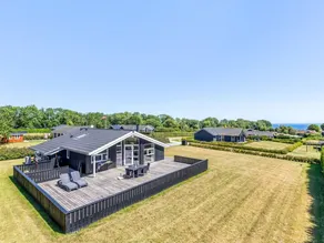 Holiday home with barbeque, garden & sauna - Image 2