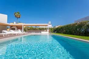 Villa with private pool, terrace & garden - Image 4