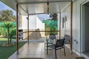 Agréable maison de vacances avec barbecue, jardin et piscine privée | Vue jardin | Avec animaux acceptés - Image 4