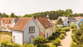 House with Terrace Overlooking the Lake - Image 5