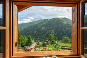 Holiday home with garden, barbeque & terrace - Image 3