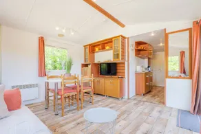 Charming Bungalow with Private Pool, Wi-Fi, and Air Conditioning - Image 4