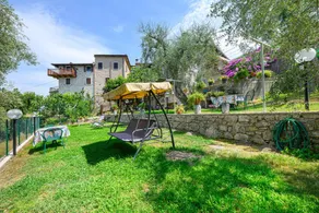 Apartment with terrace & garden | Mountain view - Image 2