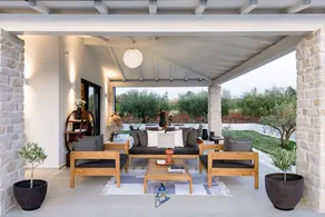 Luxury and Elegant Designer Villa with Heated Pool - Image 2