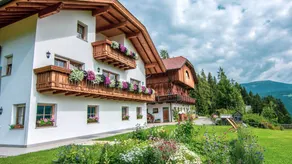 Holiday apartment with garden & barbecue | Garden view - Image 3