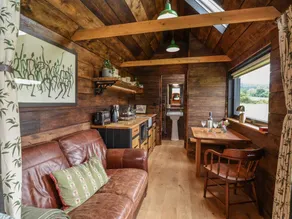 Cottage with garden & sauna - Image 4