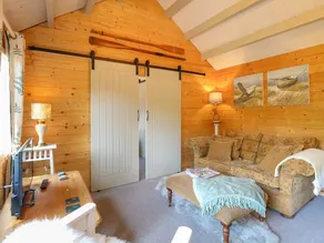 Cottage with garden - Image 4