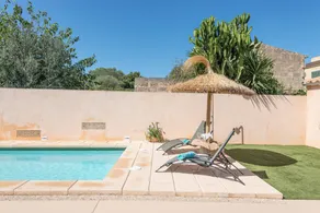 Villa with terrace, private pool & garden - Image 4