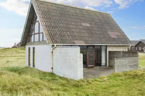 Holiday home with BBQ, terrace & garden - Image 2