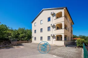 Holiday flat with balcony and views of greenery - Image 5