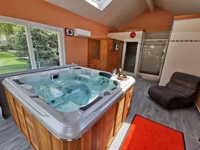 Charming Burgundy gîte with spa, Japanese garden and air conditioning - Image 3
