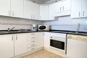 Voll ausgestattete schöne Wohnung mit Terrasse, Garten und Pool | Neben dem Strand - Image 4
