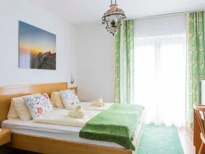 Child-friendly private room with garden | Mountain view | Pets are welcome - Image 3