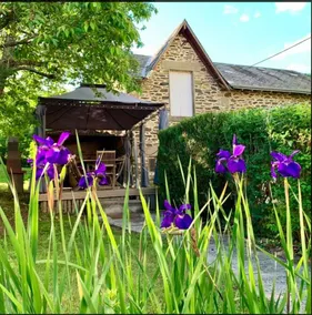 House with jacuzzi, garden & private pool | Lake view - Image 2