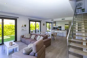 Villa mit privatem Pool, Garten und Terrasse - Image 2