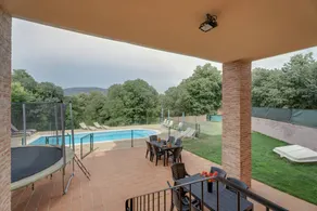 Holiday home with BBQ, terrace & garden | Mountain view - Image 3
