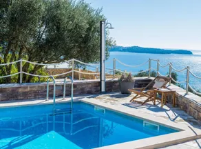 Apartamento vacacional con terraza y piscina | Vistas al agua - Image 5