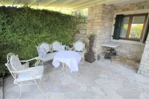 Apartment with terrace & garden - Image 3