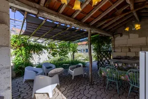 Fantástica casa vacacional ideal para familias con jardín, piscina y terraza | Vistas al jardín | Admite mascotas - Image 2