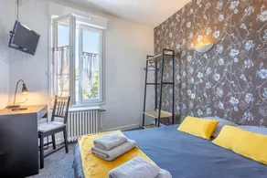 Wonderful private room with terrace | City view - Image 3