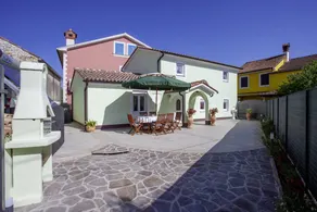 House with terrace, barbeque & garden - Image 3