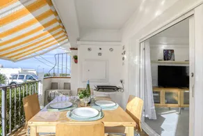 Apartment with terrace, pool & garden - Image 4