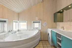 Holiday home with barbecue, jacuzzi & terrace - Image 3