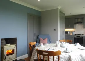 Holiday home with garden & barbeque - Image 4