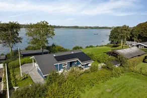 Family-oriented holiday home with barbecue & terrace | Sea view | Suitable for remote work - Image 2