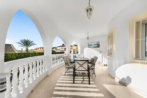 Villa with Private Pool, Garden, Air Conditioning & Wi-Fi - Image 4