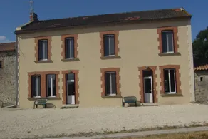 Cottage avec jardin, piscine chauffée et barbecue - Image 2