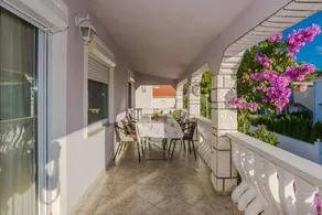 Fully equipped holiday apartment with garden & barbeque - Image 2