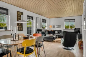 House with terrace, barbeque & garden - Image 3