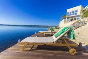 Family-friendly villa with terrace, pool & sauna | Sea view - Image 3