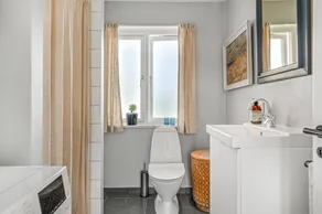 Holiday home with terrace & garden - Image 5