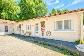 Apartment 'Vixen' with Shared Pool, Wi-Fi and Air Conditioning - Image 3