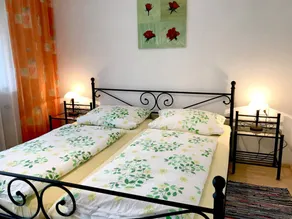 Charming holiday apartment with terrace & garden - Image 4
