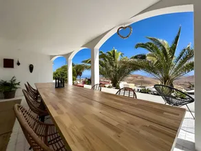 Villa mit Garten und Terrasse | Bergblick - Image 2