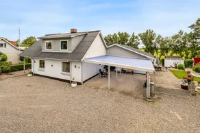 Holiday home with terrace, BBQ & jacuzzi - Image 2