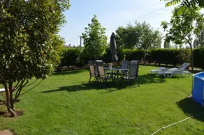 House with garden & BBQ - Image 2