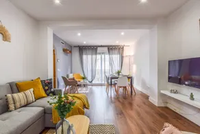 Apartment with terrace - Image 5