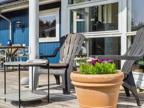 Holiday home with terrace & barbecue - Image 5