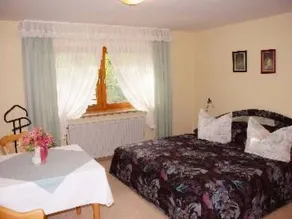 Flat with terrace, garden & barbeque - Image 5