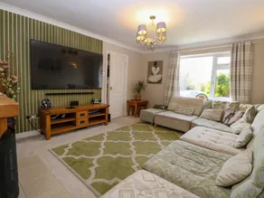 Cottage with garden & jacuzzi - Image 2