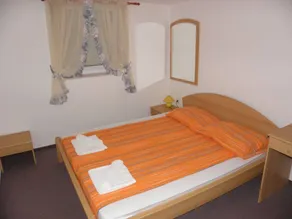 Holiday apartment with terrace & garden | Garden view | Beach nearby | Dogs allowed - Image 5