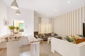 Flat with terrace & pool - Image 3