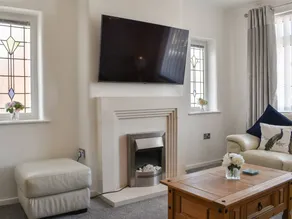 Family-oriented charming cottage with garden | River view | Dogs allowed - Image 2