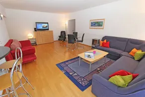 Renovierte Wohnung an Nebenstrasse mit Balkon und Hallenbad - Image 3