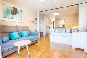 'Turquoise Blue' Studio with Sea View, Wi-Fi, and Air Conditioning - Image 3